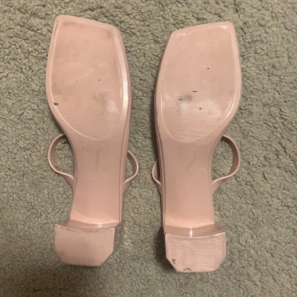 B2 neutral sandals only worn once - Picture 3 of 3